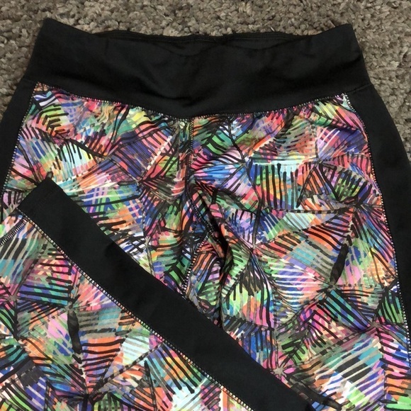 Mossimo Supply Women's Graphic Print Workout Yoga Leggings‎ Size Medium - Picture 3 of 3